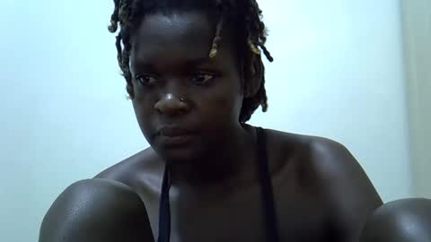 Snapshot of shees_sweet chatting on May 13, 1:14 am shees_sweet online show from May 13, 1:14 am