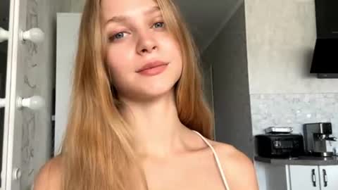 Snapshot of shemikaneugin chatting on June 16, 9:56 am Kiki online show from June 16, 9:56 am