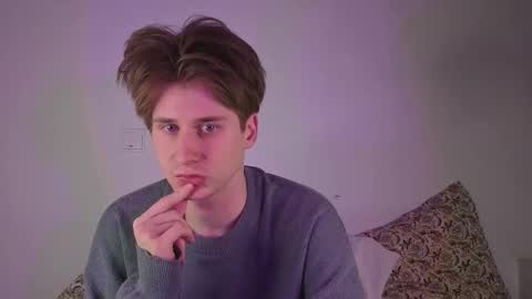 Snapshot of shidoffer77 chatting on March 26, 9:42 pm Nenedent online show from March 26, 9:42 pm