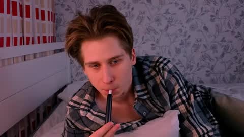 Snapshot of shidoffer77 chatting on March 31, 5:35 pm Nenedent online show from March 31, 5:35 pm