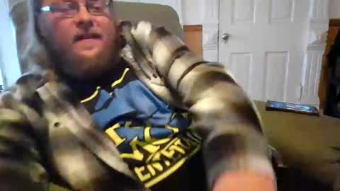 Snapshot of shifty885 chatting on February 9, 7:18 pm shifty885 online show from February 9, 7:18 pm