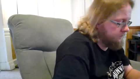 Snapshot of shifty885 chatting on March 8, 6:12 pm shifty885 online show from March 8, 6:12 pm