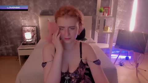 Snapshot of shiny_lisss chatting on July 10, 1:43 am Lisa online show from July 10, 1:43 am