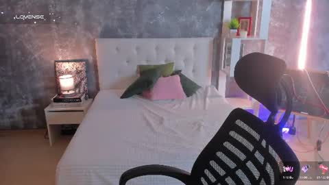 Snapshot of shiny_lisss chatting on July 22, 1:52 am Lisa online show from July 22, 1:52 am