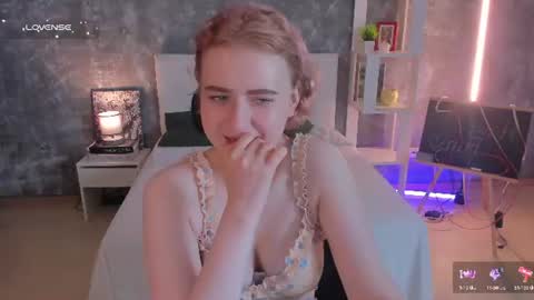 Snapshot of shiny_lisss chatting on July 25, 1:47 am Lisa online show from July 25, 1:47 am