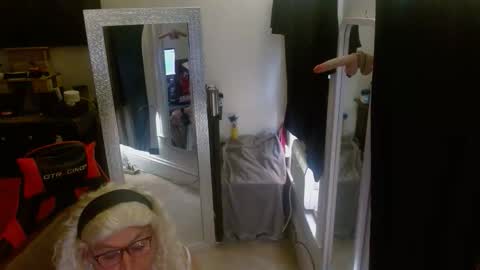 sarah online show from June 10, 7:57 pm