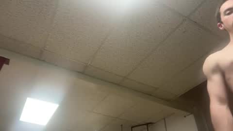 shirtlesshunk15 online show from March 18, 7:11 am