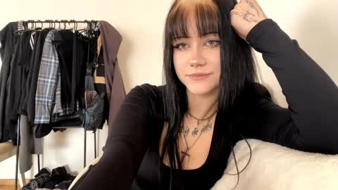 Snapshot of shonnalyssy chatting on April 6, 10:49 am Your Shona online show from April 6, 10:49 am