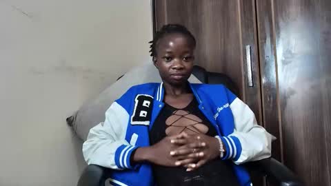 Snapshot of shortnswee254 chatting on November 6, 7:26 pm shortnswee254 online show from November 6, 7:26 pm