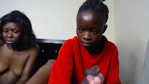 Snapshot of shortnswee254 chatting on November 10, 6:18 pm shortnswee254 online show from November 10, 6:18 pm