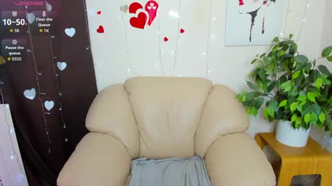 shy_kittenn online show from May 7, 3:12 am