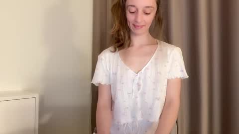 Snapshot of shy_schoolgirl_ chatting on May 7, 6:13 pm shy_schoolgirl_ online show from May 7, 6:13 pm