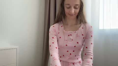 Snapshot of shy_schoolgirl_ chatting on May 23, 1:15 pm shy_schoolgirl_ online show from May 23, 1:15 pm