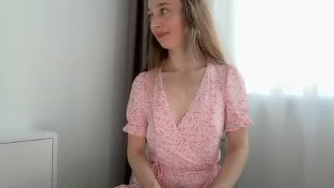 Snapshot of shy_schoolgirl_ chatting on June 14, 6:21 pm shy_schoolgirl_ online show from June 14, 6:21 pm