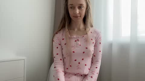 Snapshot of shy_schoolgirl_ chatting on June 17, 11:56 am shy_schoolgirl_ online show from June 17, 11:56 am