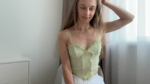 shy_schoolgirl_ online show from June 30, 9:32 am
