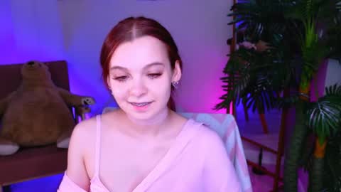 Aisha online show from May 7, 2:00 pm