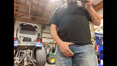 shyguycurious5 online show from November 10, 9:14 pm