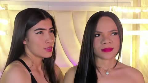 Siara and Zoe tattoo online show from July 3, 11:55 pm