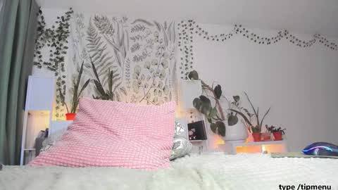 Snapshot of sierra_diamond chatting on February 15, 4:25 pm Si online show from February 15, 4:25 pm