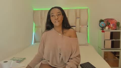 sierra_violet online show from December 22, 6:17 am