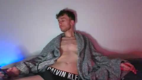 Snapshot of siiimon777 chatting on March 21, 8:19 am siiimon777 online show from March 21, 8:19 am