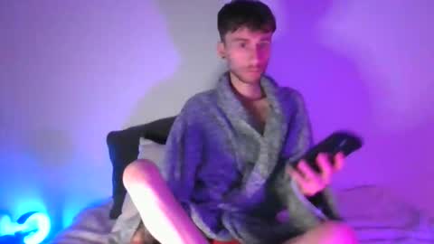 Snapshot of siiimon777 chatting on March 23, 3:32 am siiimon777 online show from March 23, 3:32 am