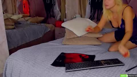 SilasCollins online show from October 19, 10:05 am