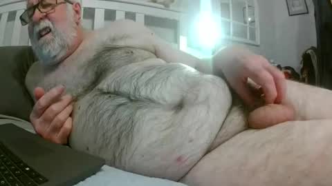 sillyoldman45221063 online show from April 8, 12:43 am