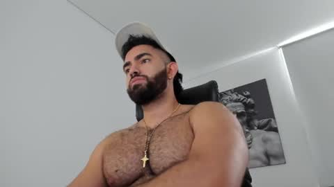simon_leon01 online show from June 24, 9:25 pm