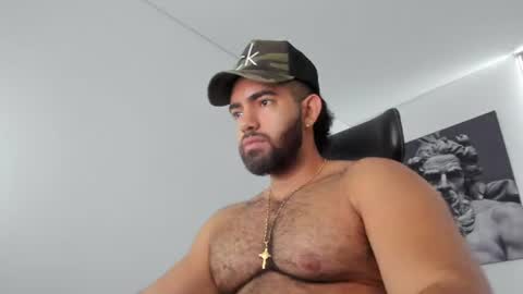 simon_leon01 online show from July 11, 3:04 pm