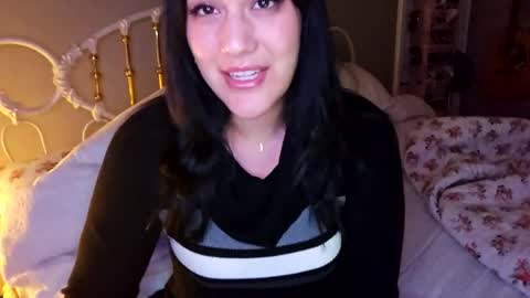 simonesighren online show from December 14, 7:47 am