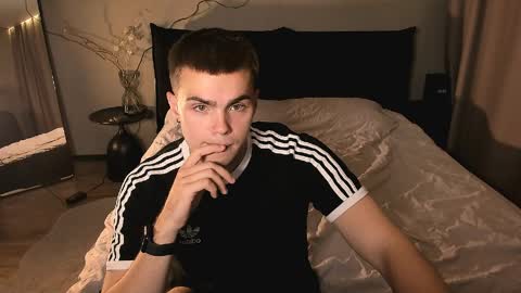 Snapshot of simonwnl chatting on April 24, 5:26 pm Simon online show from April 24, 5:26 pm