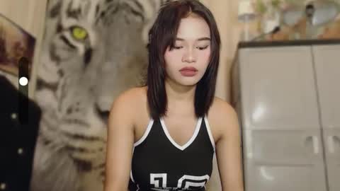 Snapshot of simple_lynx chatting on April 3, 1:42 pm L Y N online show from April 3, 1:42 pm