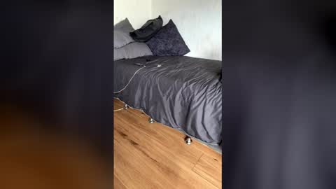 Snapshot of simsimeon chatting on March 4, 2:17 am simsimeon online show from March 4, 2:17 am