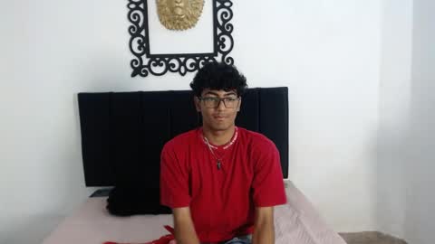 Snapshot of sinboy_ chatting on April 14, 4:24 pm online show from April 14, 4:24 pm