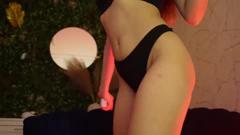 Dee online show from April 17, 7:50 pm