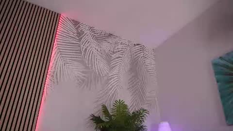 Snapshot of sisi_von_dee chatting on July 18, 7:50 pm Dee online show from July 18, 7:50 pm