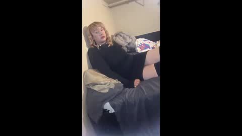 sissywhiteb online show from April 26, 4:21 am