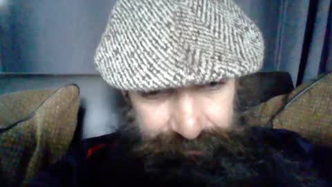 sitonmybeardxxx online show from May 16, 2:38 pm