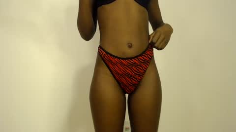 Snapshot of sizzly_ass chatting on June 14, 3:03 pm sizzly_ass online show from June 14, 3:03 pm