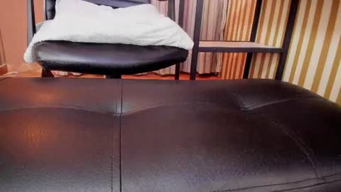 skarlettbarnes online show from June 10, 11:42 am