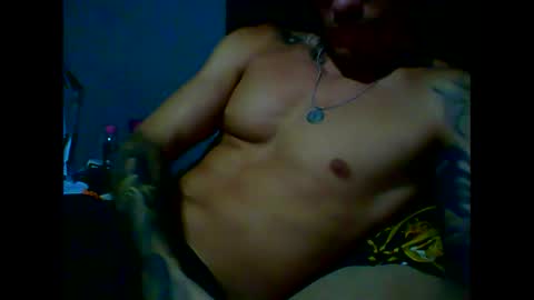 Snapshot of skater19xxx chatting on December 12, 12:38 am miguel online show from December 12, 12:38 am