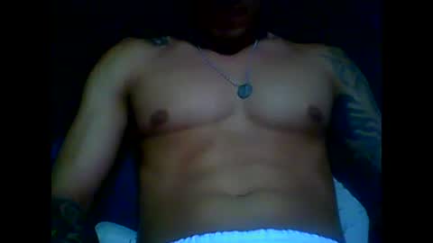 Snapshot of skater19xxx chatting on January 5, 8:00 pm miguel online show from January 5, 8:00 pm