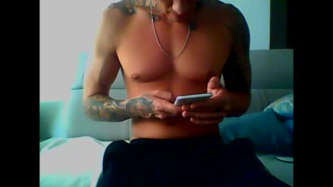 Snapshot of skater19xxx chatting on January 22, 7:24 pm miguel online show from January 22, 7:24 pm