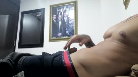 Snapshot of skater19xxx chatting on February 19, 12:06 am miguel online show from February 19, 12:06 am