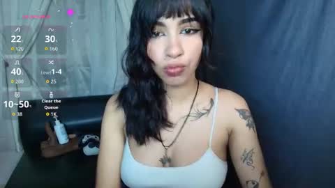 Snapshot of skinny_emily chatting on June 20, 5:27 pm Emily Rojas online show from June 20, 5:27 pm