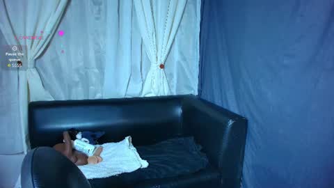 Snapshot of skinny_emily chatting on July 15, 10:26 pm Emily Rojas online show from July 15, 10:26 pm