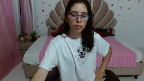 Raelle online show from May 24, 6:35 pm