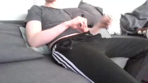 Snapshot of skinnyboy1998 chatting on June 3, 10:40 am skinnyboy1998 online show from June 3, 10:40 am